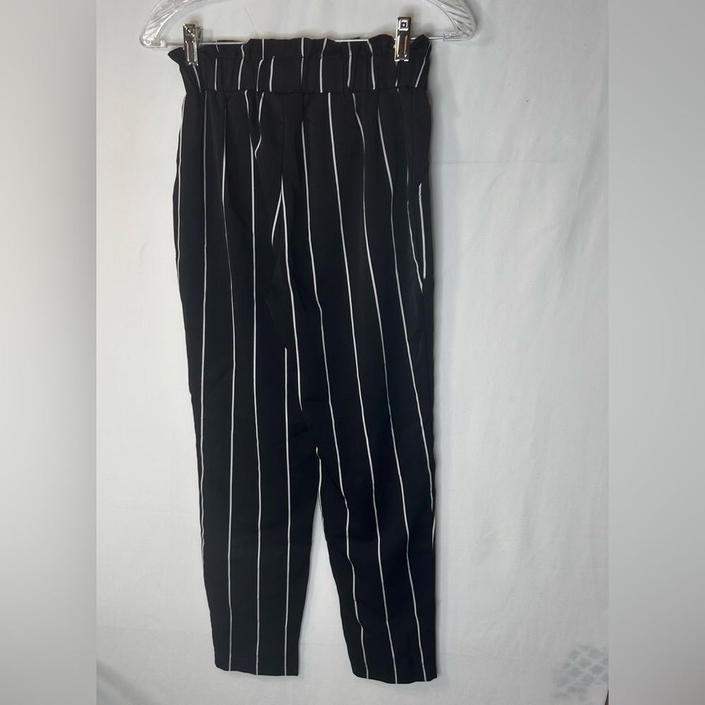 Streetwear Society Women’s Chic Black and White Striped Ankle Pants. Size XS